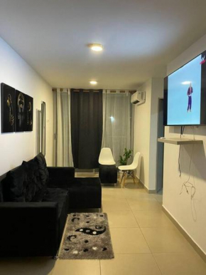 Apartamento con balcón y cerca al mar